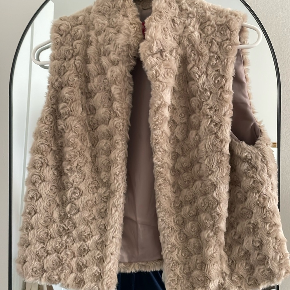 Elle faux fur vest